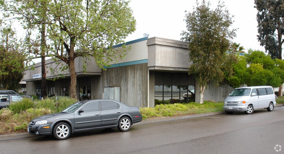 316-324 Coogan Way, El Cajon, CA à louer - Photo principale - Image 1 de 4