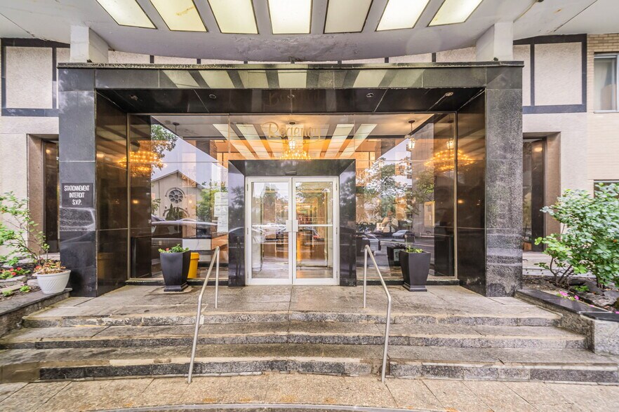 3545-3555 Ch de la Côte-des-Neiges, Montréal, QC à vendre - Photo du bâtiment - Image 1 de 1