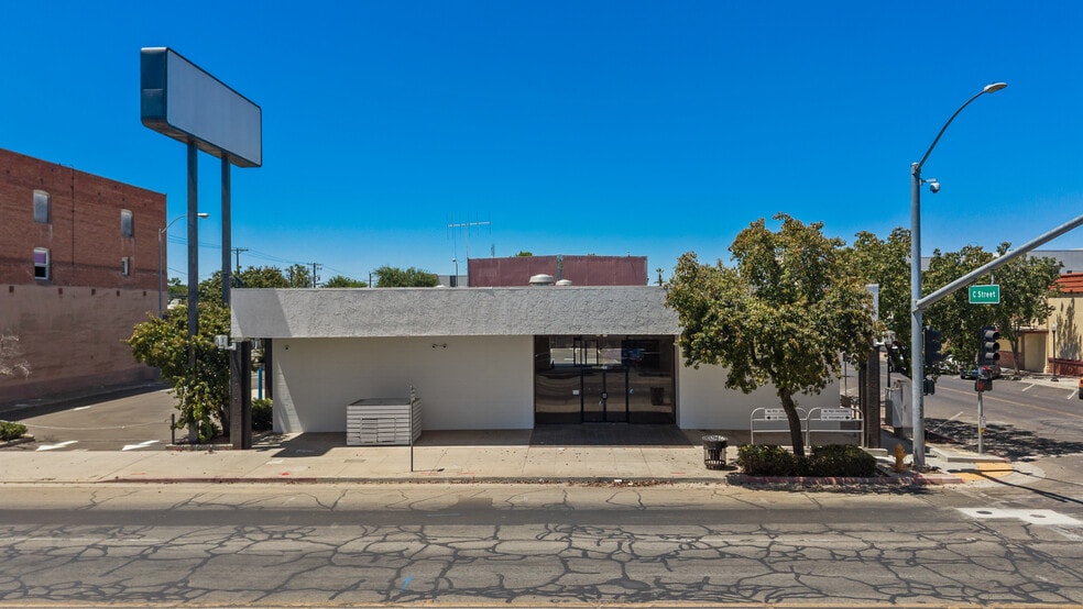 231-233 E Yosemite Ave, Madera, CA à vendre - Photo du bâtiment - Image 3 de 14