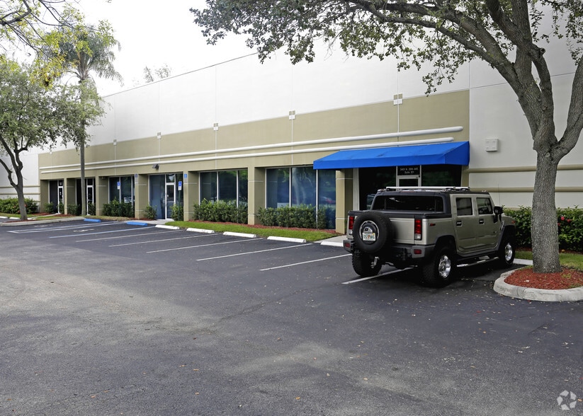 3401 N 29th Ave, Hollywood, FL for lease - Building Photo - Image 3 of 7