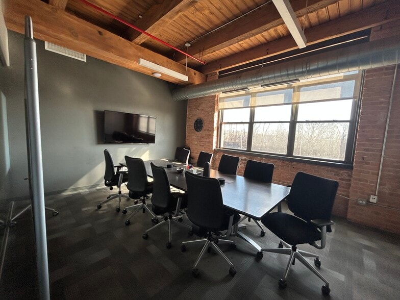 700 N Sacramento Blvd, Chicago, IL for lease - Building Photo - Image 2 of 24