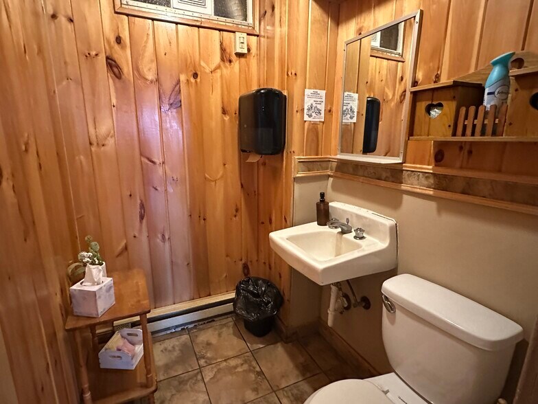 7034 US-219 Hwy, Lewis Run, PA à vendre - Photo intérieure - Image 2 de 57