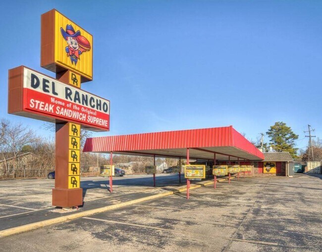 More details for 9411 NE 10th St, Oklahoma City, OK - Retail for Sale