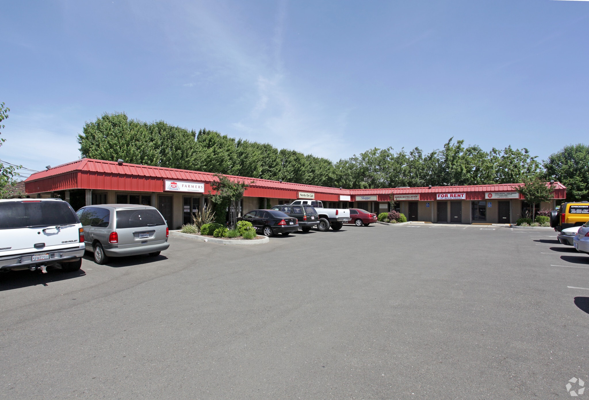 697 N Palora Ave, Yuba City, CA for lease Primary Photo- Image 1 of 3