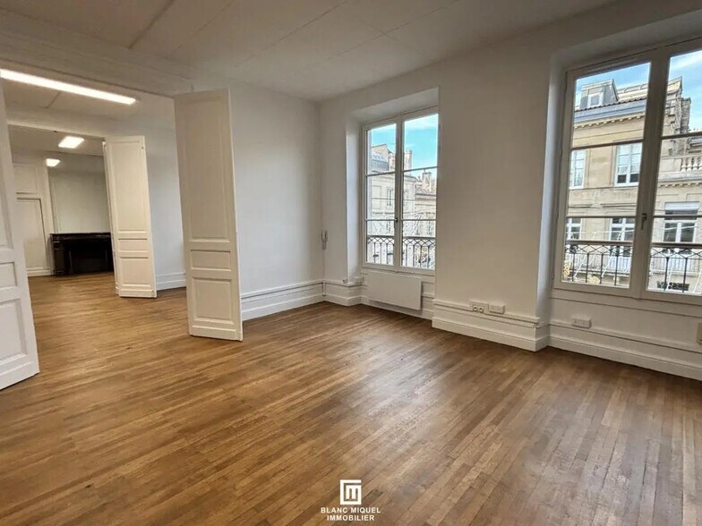 Office in Bordeaux for lease - Building Photo - Image 2 of 7
