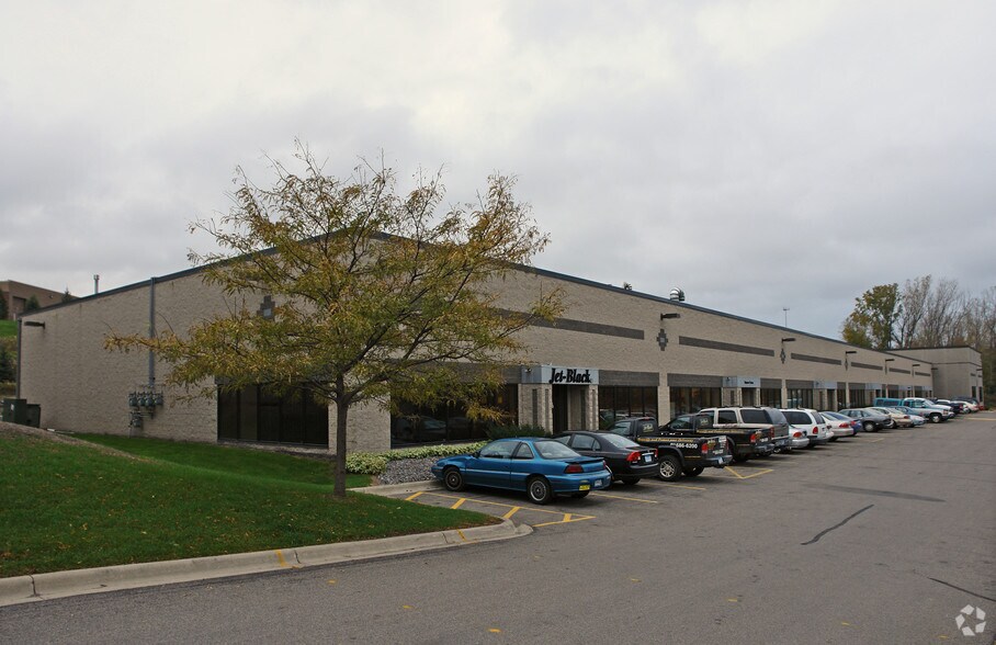 25 Cliff Rd W, Burnsville, MN for lease - Primary Photo - Image 1 of 4