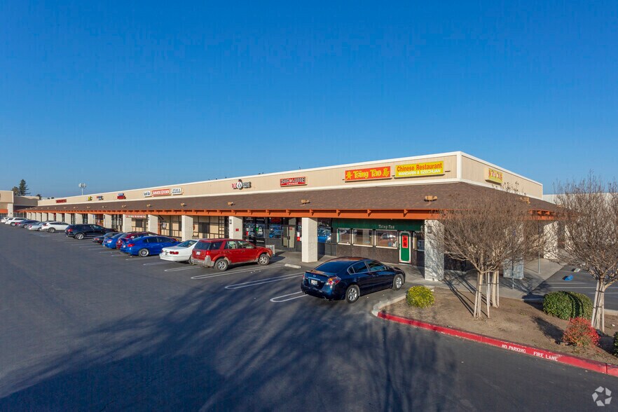 701-781 W Shaw Ave, Clovis, CA à louer - Photo du bâtiment - Image 1 de 4