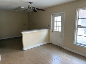 18290 Paulson Dr, Port Charlotte, FL à louer Photo intérieure- Image 2 de 9