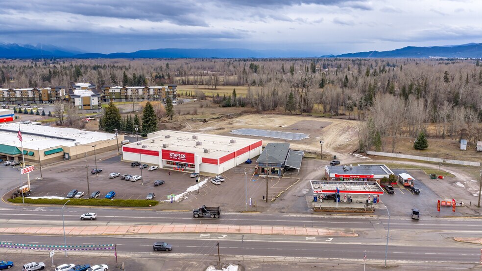 1282 US Highway 2 E, Kalispell, MT à vendre - Photo du bâtiment - Image 3 de 66