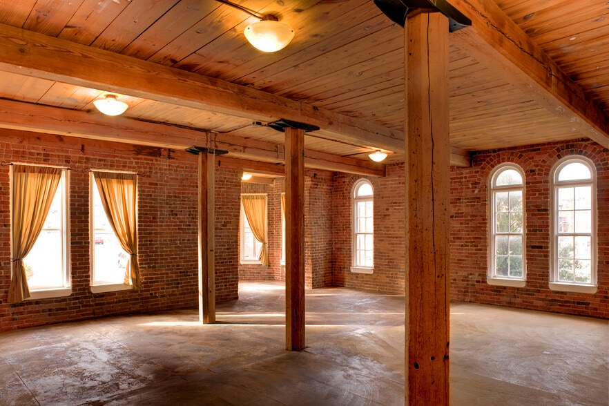 310 E Third St, Winston-Salem, NC for sale - Interior Photo - Image 2 of 47