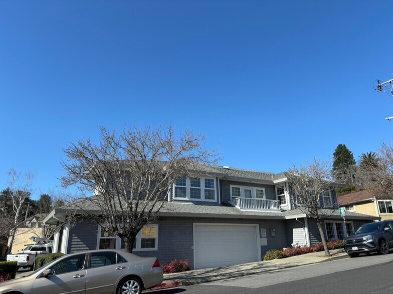 103 E Blithedale Ave, Mill Valley, CA à louer - Photo du bâtiment - Image 3 de 4