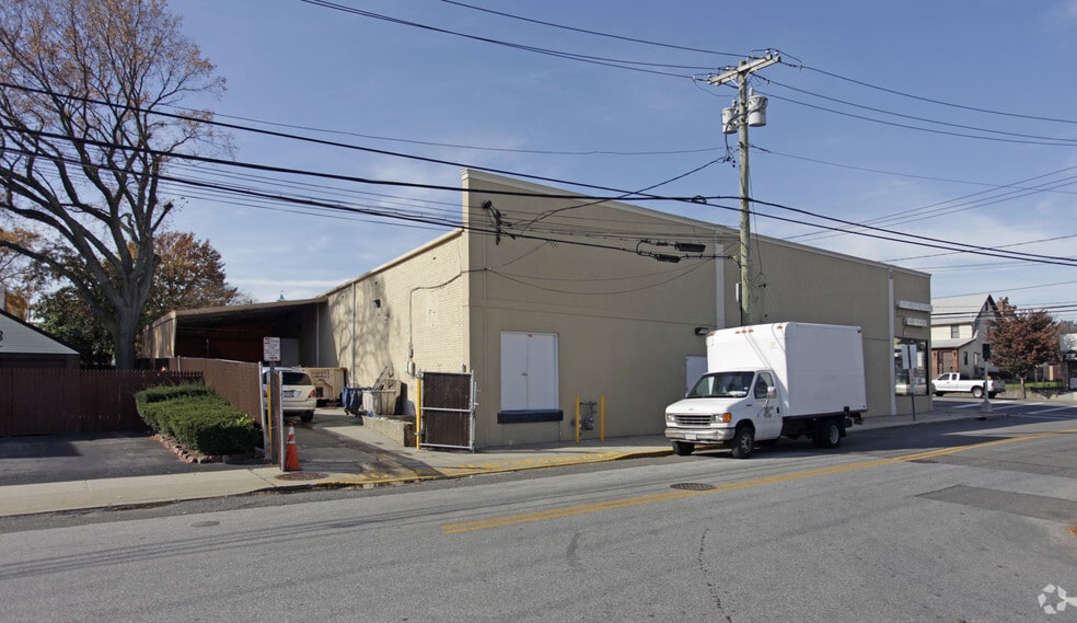 885-893 Hempstead Tpke, Franklin Square, NY for lease - Building Photo - Image 3 of 4