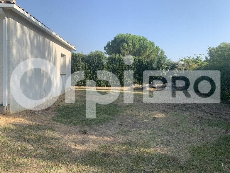 Industrial in Lunel for lease - Building Photo - Image 1 of 6