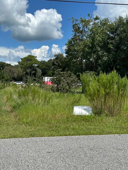 1051 Paul Dr, Inverness, FL for sale - Primary Photo - Image 2 of 3