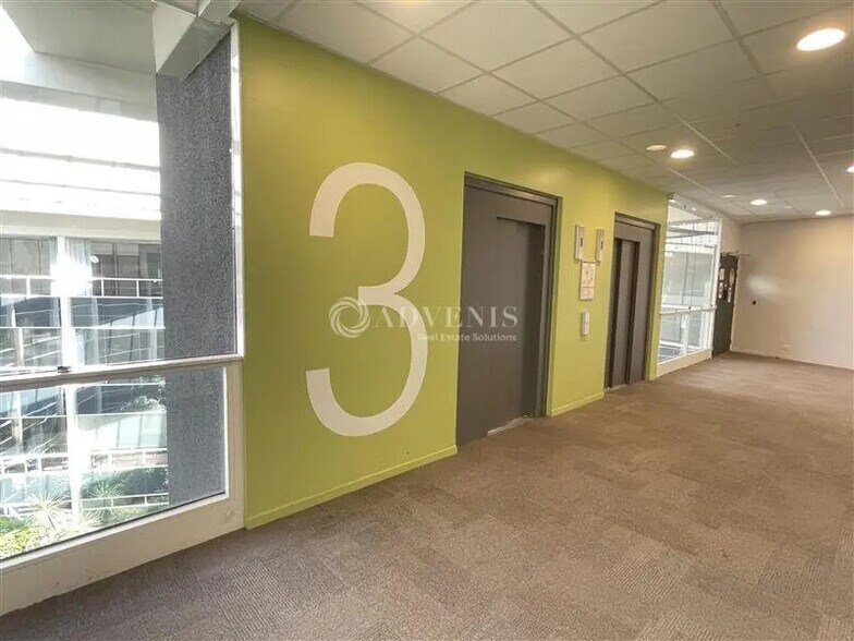 Office in Villepinte for lease - Interior Photo - Image 2 of 3