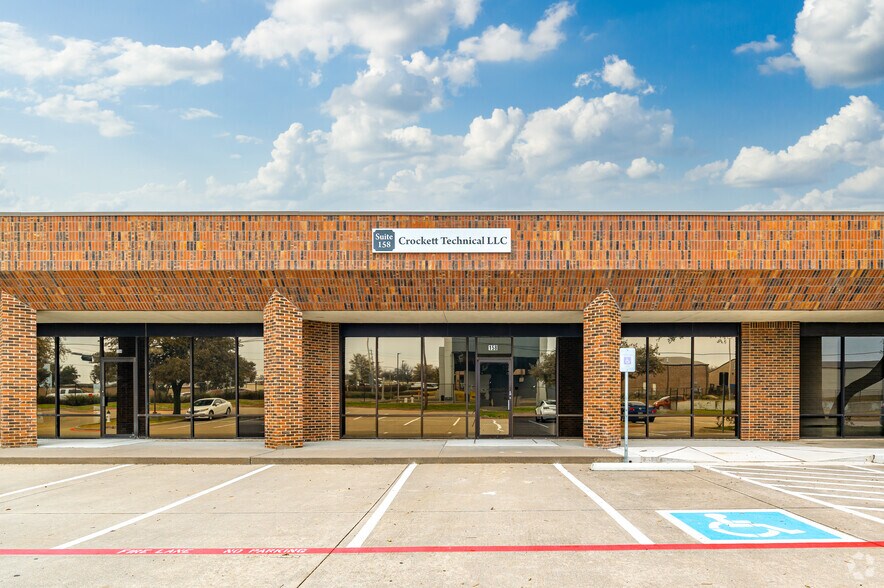 4275 Kellway Cir, Addison, TX à louer - Photo du bâtiment - Image 3 de 6