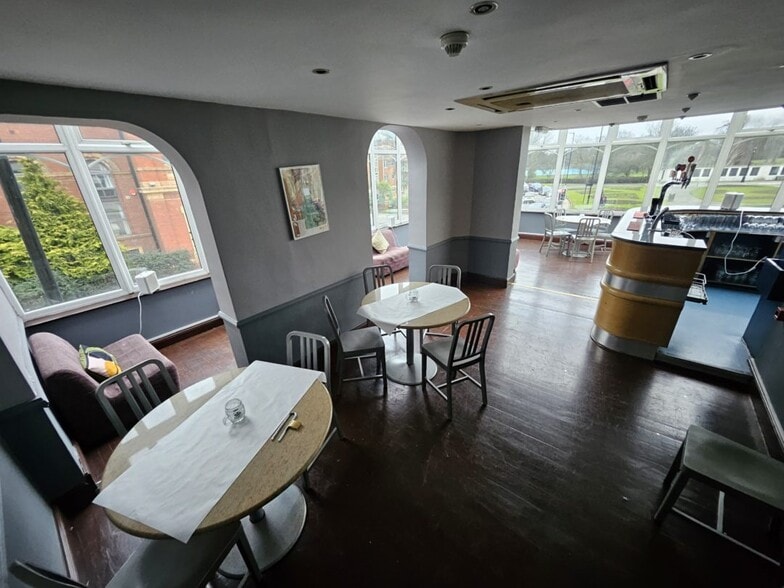 325 Linthorpe Rd, Middlesbrough for sale - Interior Photo - Image 3 of 20