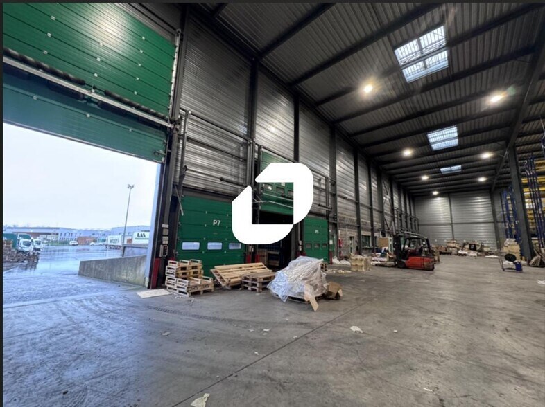 Industrial in Seclin for lease - Building Photo - Image 2 of 7