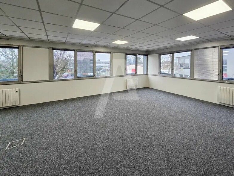Office in Massy for lease - Interior Photo - Image 1 of 6
