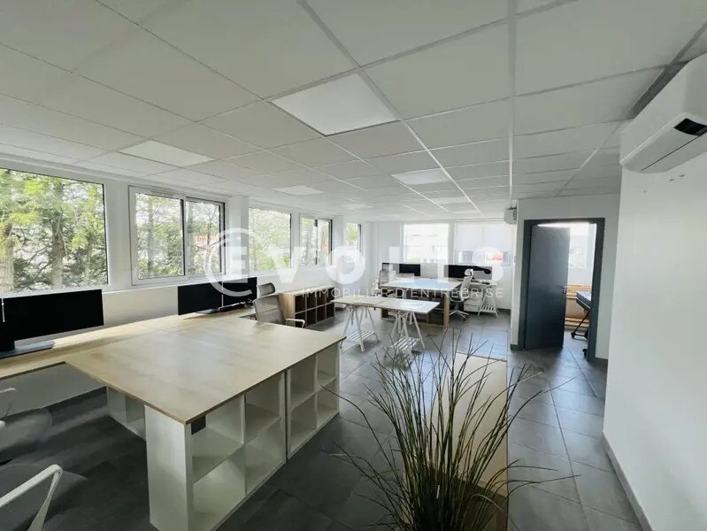 Office in Ozoir-la-Ferrière for lease Interior Photo- Image 1 of 8
