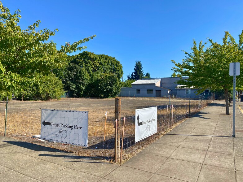 507 S Trade St, Amity, OR à vendre - Photo du bâtiment - Image 3 de 4