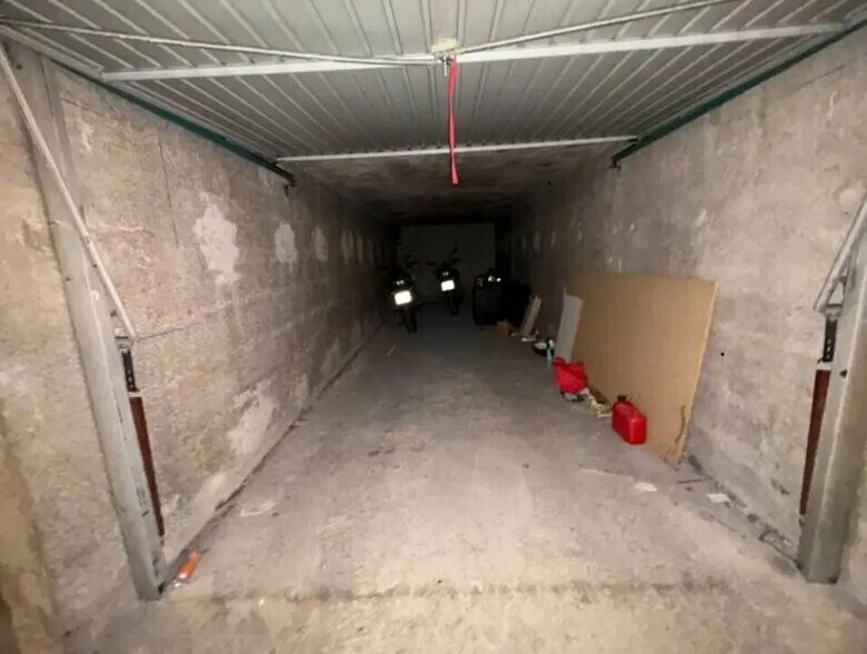 Retail in Lyon for sale - Building Photo - Image 3 of 9