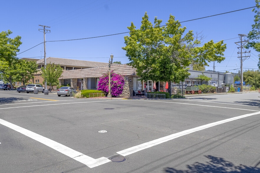 1026 Machin Ave, Novato, CA à vendre - Photo du bâtiment - Image 3 de 14