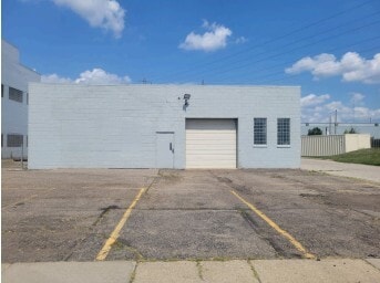 621 Vester Rd, Ferndale, MI for lease - Building Photo - Image 2 of 4