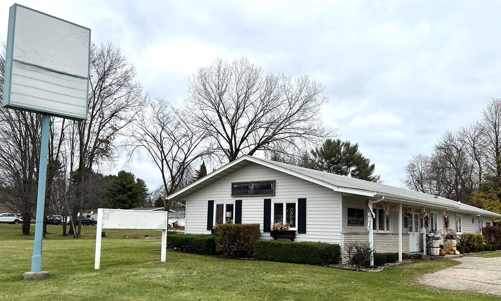 512 N Main St, Shawano, WI à louer - Photo du bâtiment - Image 1 de 6