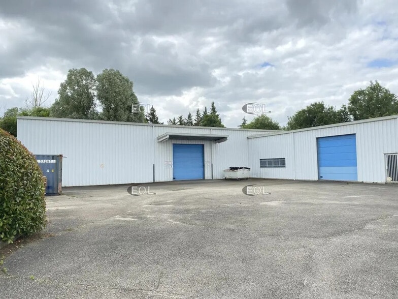 Local d'activités dans Saint-Symphorien-d'Ozon à vendre - Photo du bâtiment - Image 2 de 17