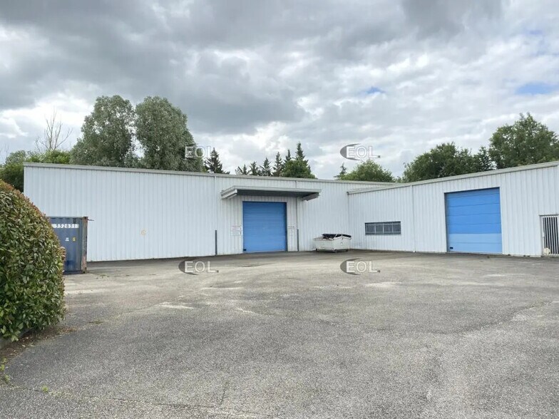 Local d'activités dans Saint-Symphorien-d'Ozon à vendre - Photo du bâtiment - Image 2 de 17