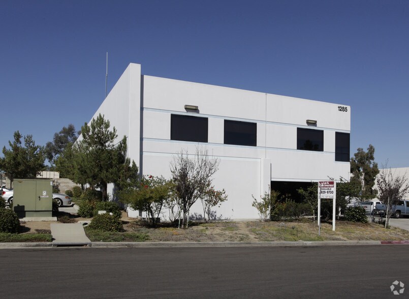 1285 Distribution Way, Vista, CA à louer - Photo du bâtiment - Image 2 de 2
