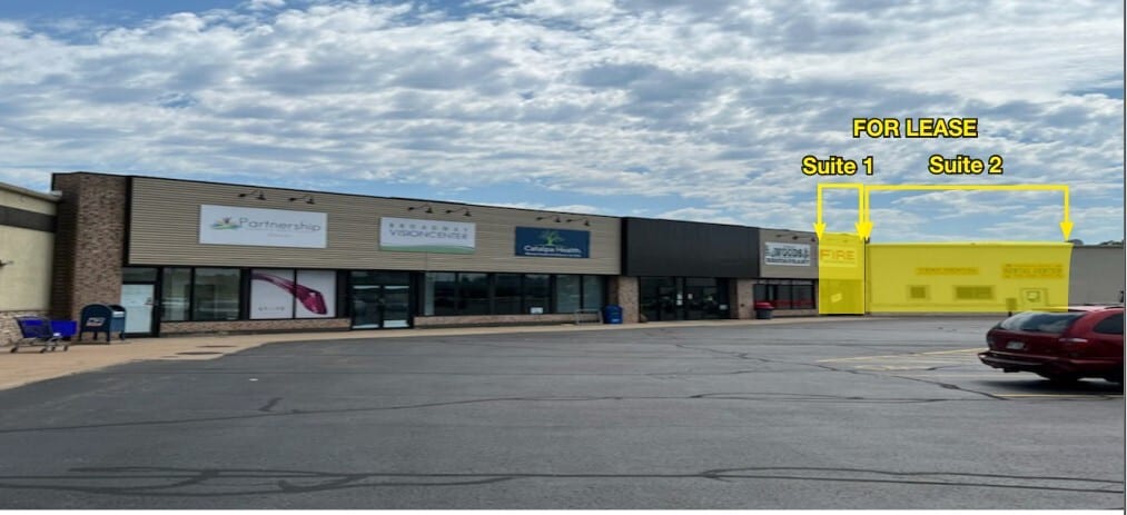 809 W Fulton St, Waupaca, WI for lease Building Photo- Image 1 of 2