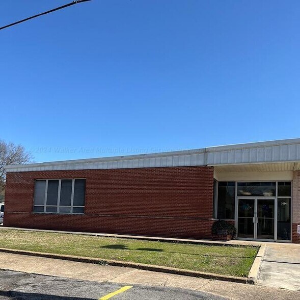 170 3rd Ave NW, Carbon Hill, AL à vendre - Photo du bâtiment - Image 2 de 4