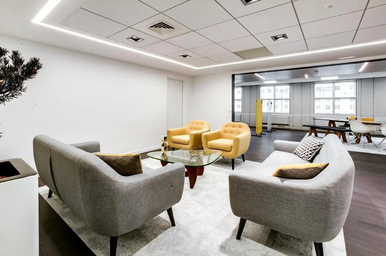 Office in Puteaux for lease Interior Photo- Image 1 of 5