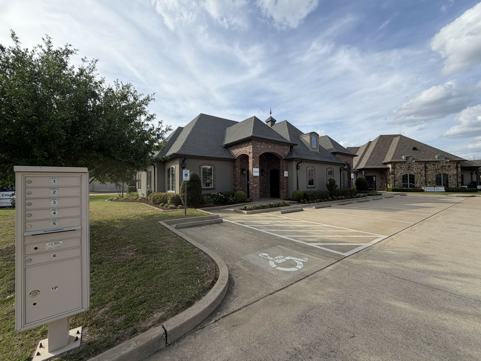 2339 Dueling Oaks, Tyler, TX for lease Primary Photo- Image 1 of 9