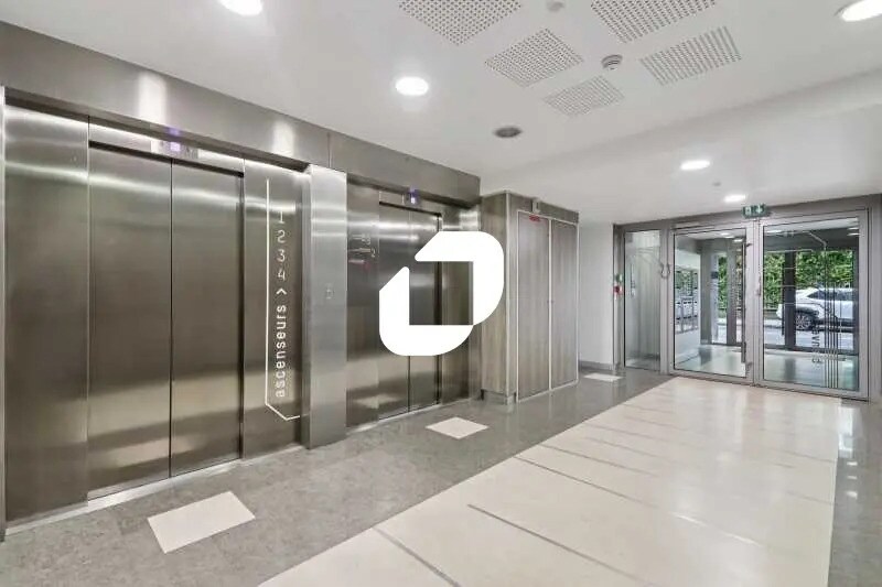 28 Rue Palloy, Clichy for sale - Lobby - Image 2 of 8