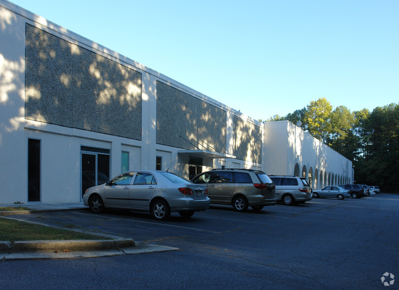 6481 Peachtree Industrial Blvd, Atlanta, GA à vendre - Photo principale - Image 1 de 1