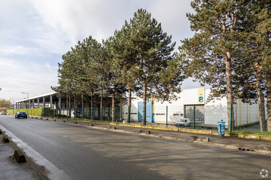 8 Rue De La Ferme Saint Ladre, Fosses à louer - Photo du bâtiment - Image 2 de 3