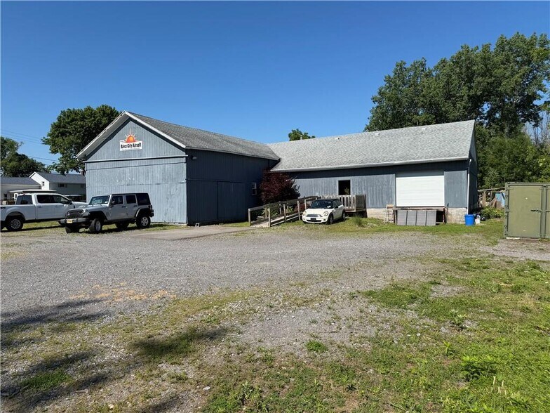 832 Moscow Rd, Hamlin, NY à vendre - Photo du bâtiment - Image 2 de 44