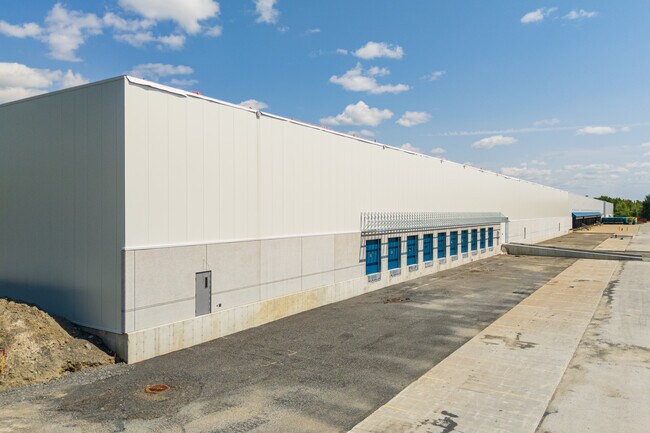 Plus de détails pour 2055 Boul Des Entreprises, Terrebonne, QC - Industriel à louer