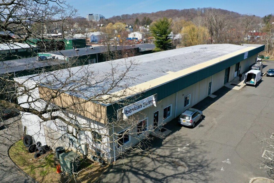 16 Beaver Brook Rd, Danbury, CT à louer - Photo du bâtiment - Image 2 de 22