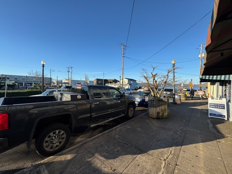 100-120 10th St, Astoria, OR à louer - Photo du bâtiment - Image 2 de 4