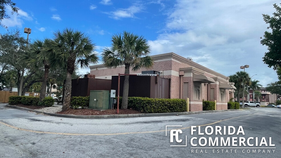 726 SW Federal Hwy, Stuart, FL à louer - Photo du bâtiment - Image 2 de 20