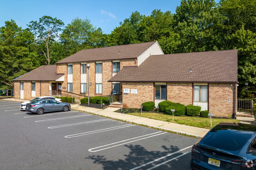 4-6 Cornwall Ct, East Brunswick, NJ for sale - Building Photo - Image 2 of 31