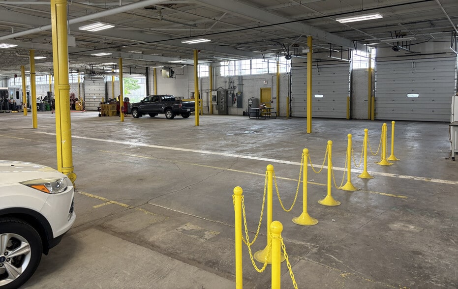2040-2060 Indian Boundary Rd, Melrose Park, IL for lease - Interior Photo - Image 3 of 8