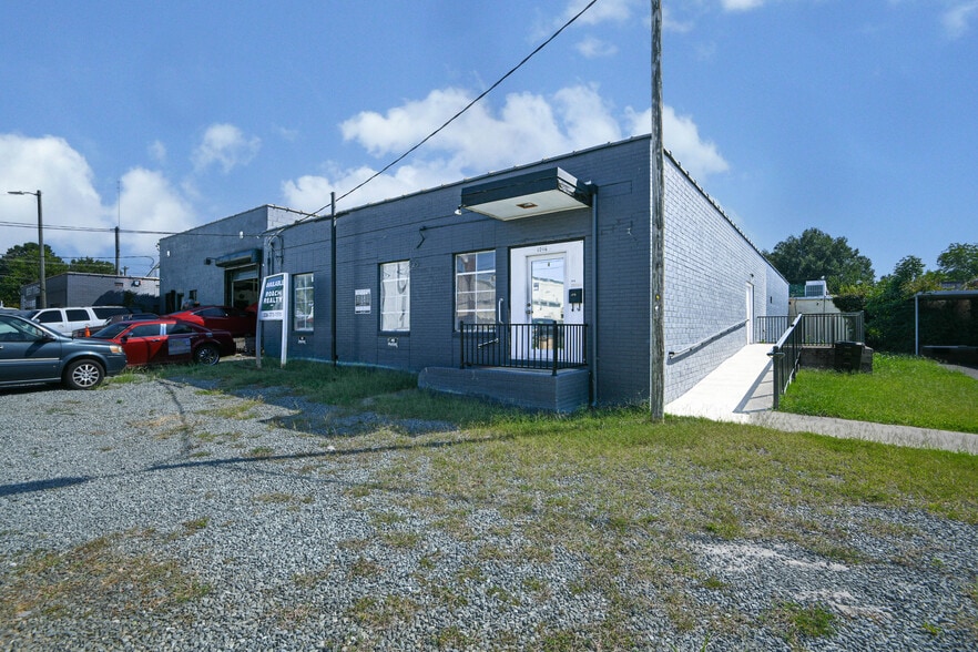 1016-1018 N. Raleigh St - Flex portfolio of 2 properties for sale on LoopNet.ca - Building Photo - Image 2 of 6