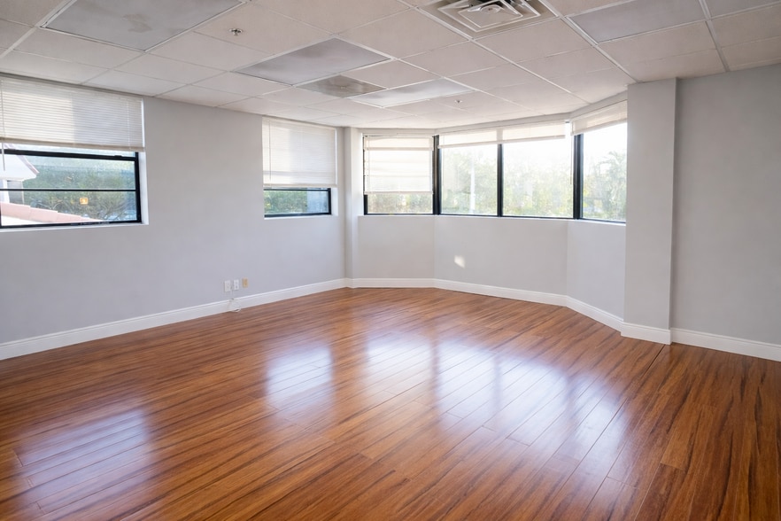 5979 NW 151st St, Miami Lakes, FL for lease - Building Photo - Image 3 of 6