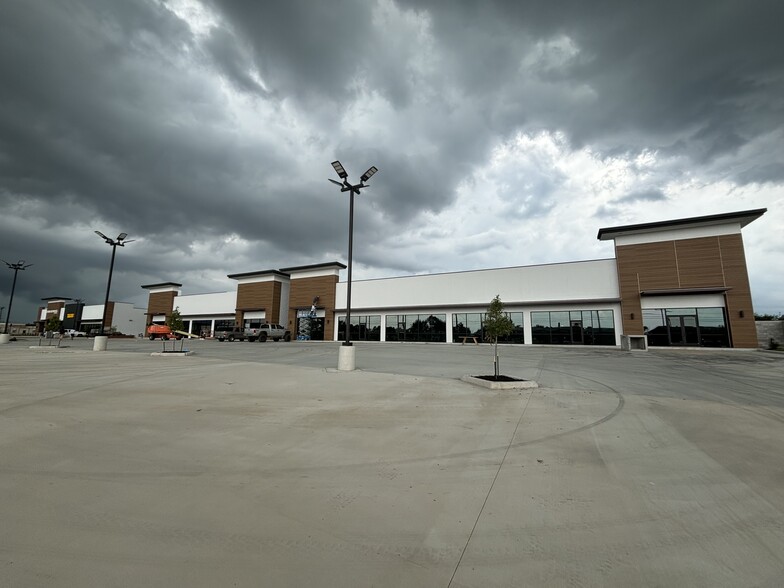 13437 W Bellfort Ave, Sugar Land, TX for lease - Building Photo - Image 1 of 7