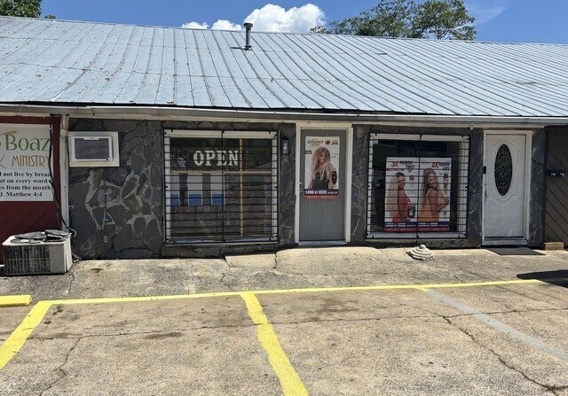702 Elm St, Rockmart, GA à louer - Photo du bâtiment - Image 1 de 2